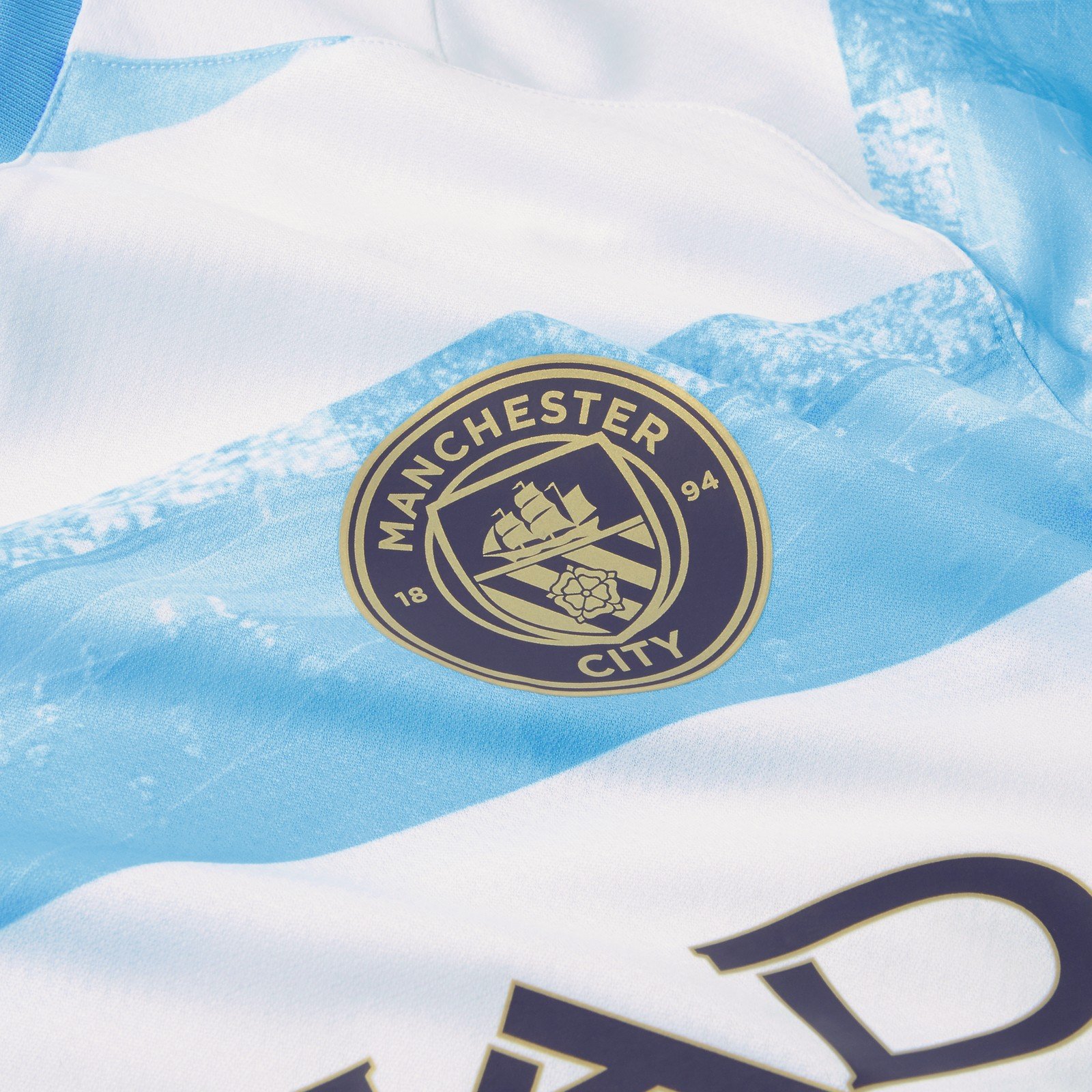 701223398001_pp_01_mcfc(1) Camisa Manchester City Comemorativa Agüero