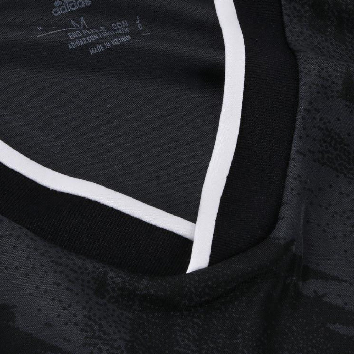 NQQ-7755-068_zoom1(20) Camisa Juventus Preta Elétrica 2022