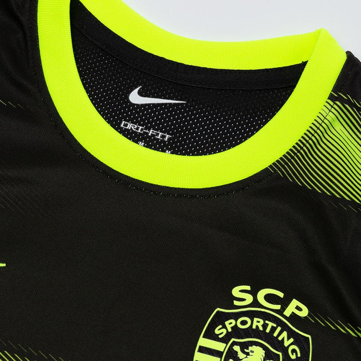NQQ-7755-068_zoom1(3) Camisa Sporting Portugal Verde Rajada