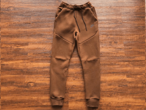 Design sem nome (3) (1) Conjunto Blusão e Calça Moletom Nike Marrom