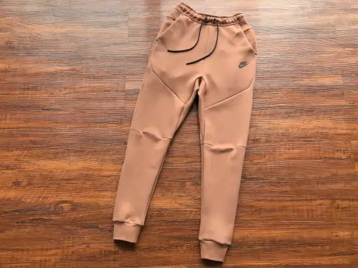 Design-sem-nome-3-6 Conjunto Blusão e Calça Moletom Nike Castanho
