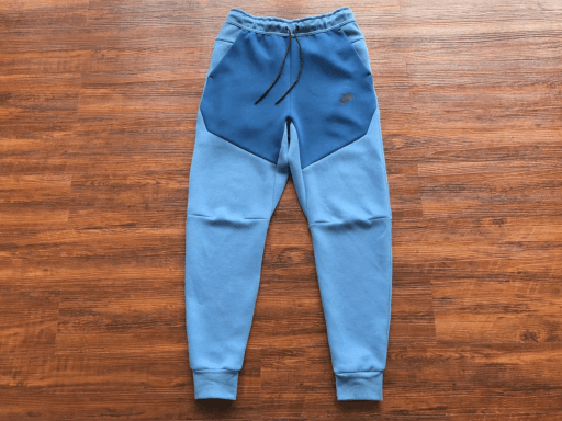 Design sem nome (4) Vista-se com o Conjunto Blusão e Calça Moletom Nike com valor promocional. Adquira já a sua com FRETE GRÁTIS aqui na malta esportes!