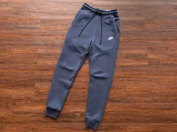 a640bb45 Conjunto Blusão e Calça Moletom Nike - Chumbo