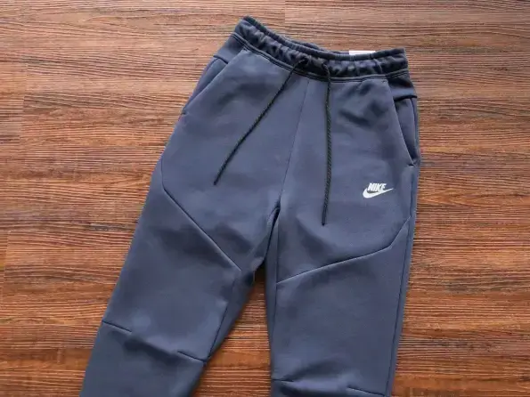f32cec86 Conjunto Blusão e Calça Moletom Nike - Chumbo