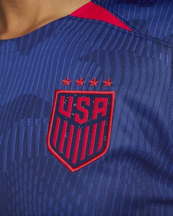 Nike-lanca-camisas-dos-Estados-Unidos-para-a-Copa-do-Mundo-Feminina-2023-4-585x731 Camisa Estados Unidos Azul Copa Feminina 2023