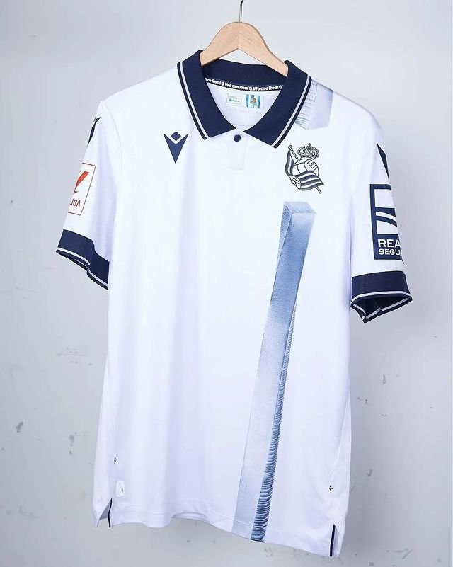361110251_839299754482493_7351350190466420999_n Nova Camisa Real Sociedad Third Branca 2023/24 Masculina