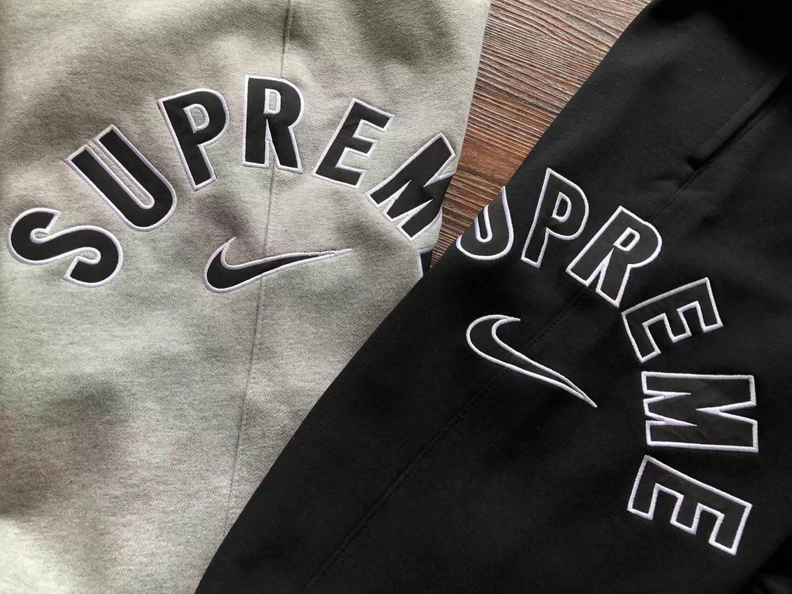 0bb3c046 Calça Supreme Moletom Nike Preta/Cinza