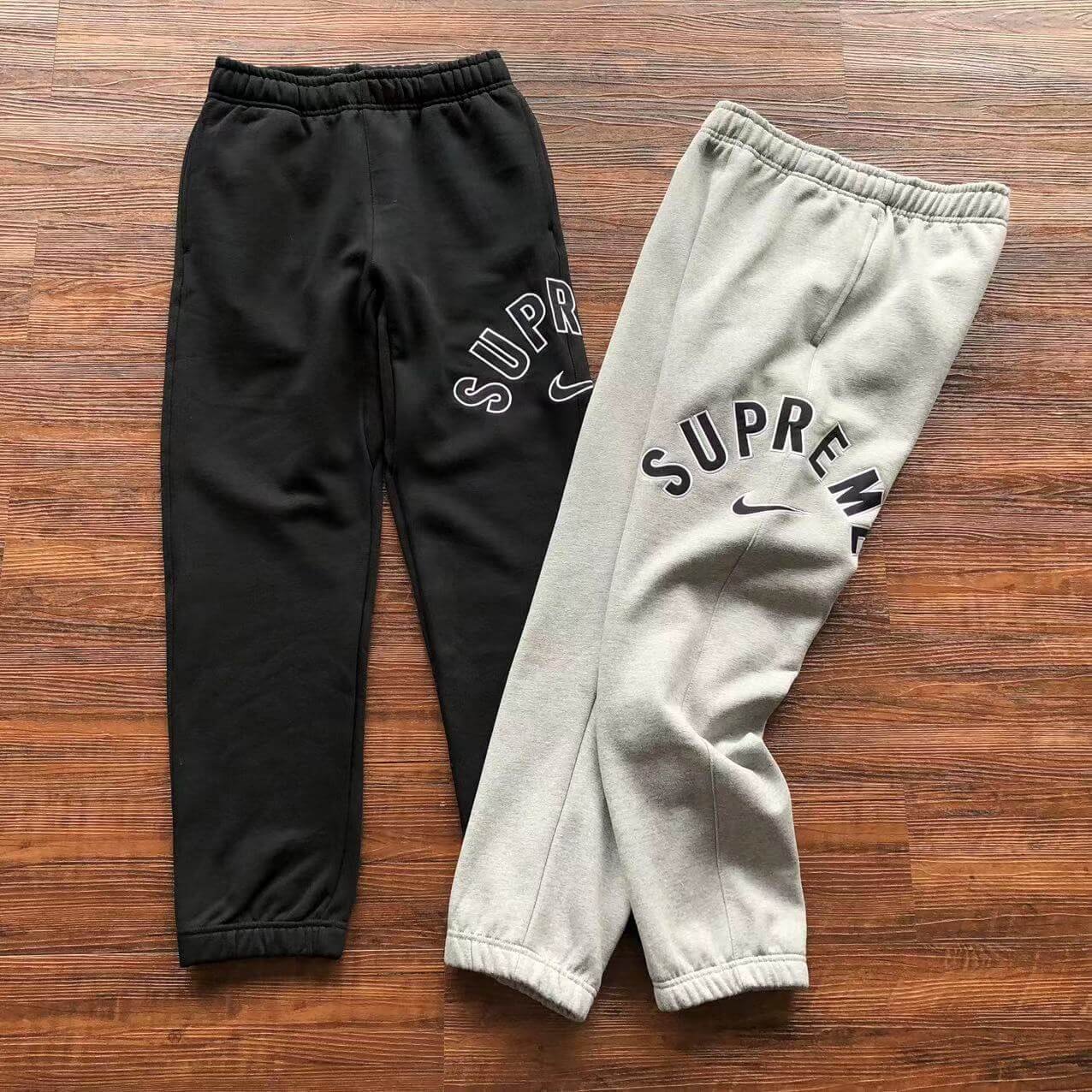 5fdd82ff Calça Supreme Moletom Nike Preta/Cinza