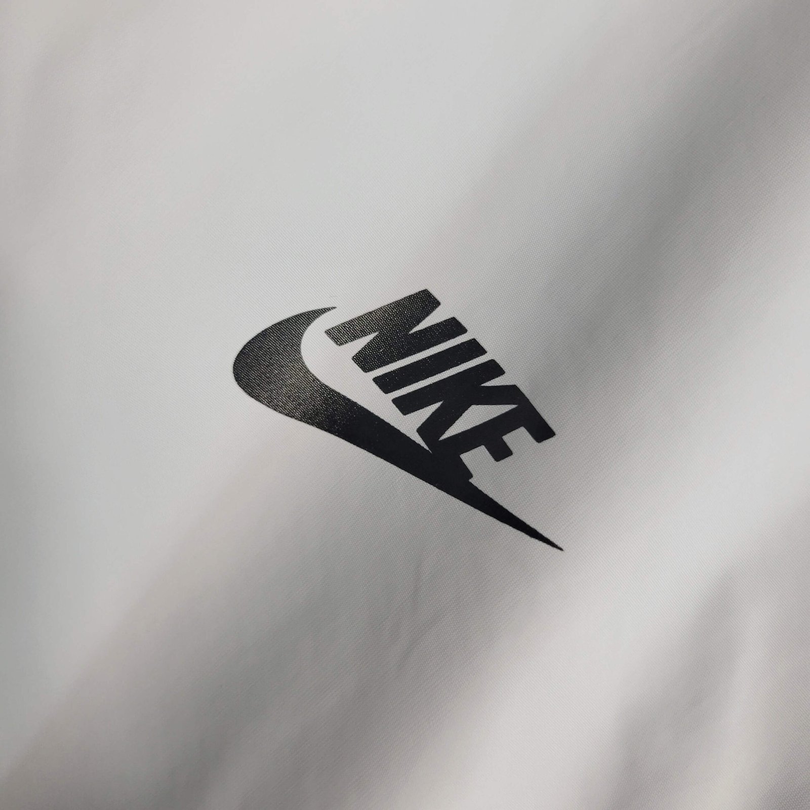 jaqueta-masculina-nike-hd-woven-cb-ed6e168b87f802038f42ee78b8cbbd42-removebg-preview