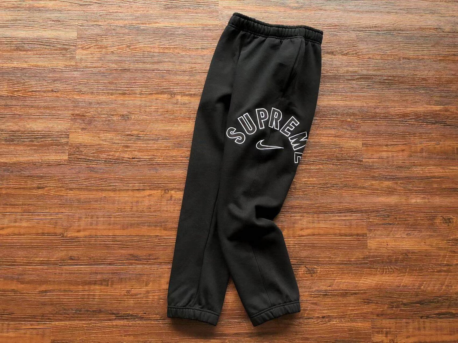 83d3cc72 Calça Supreme Moletom Nike Preta/Cinza