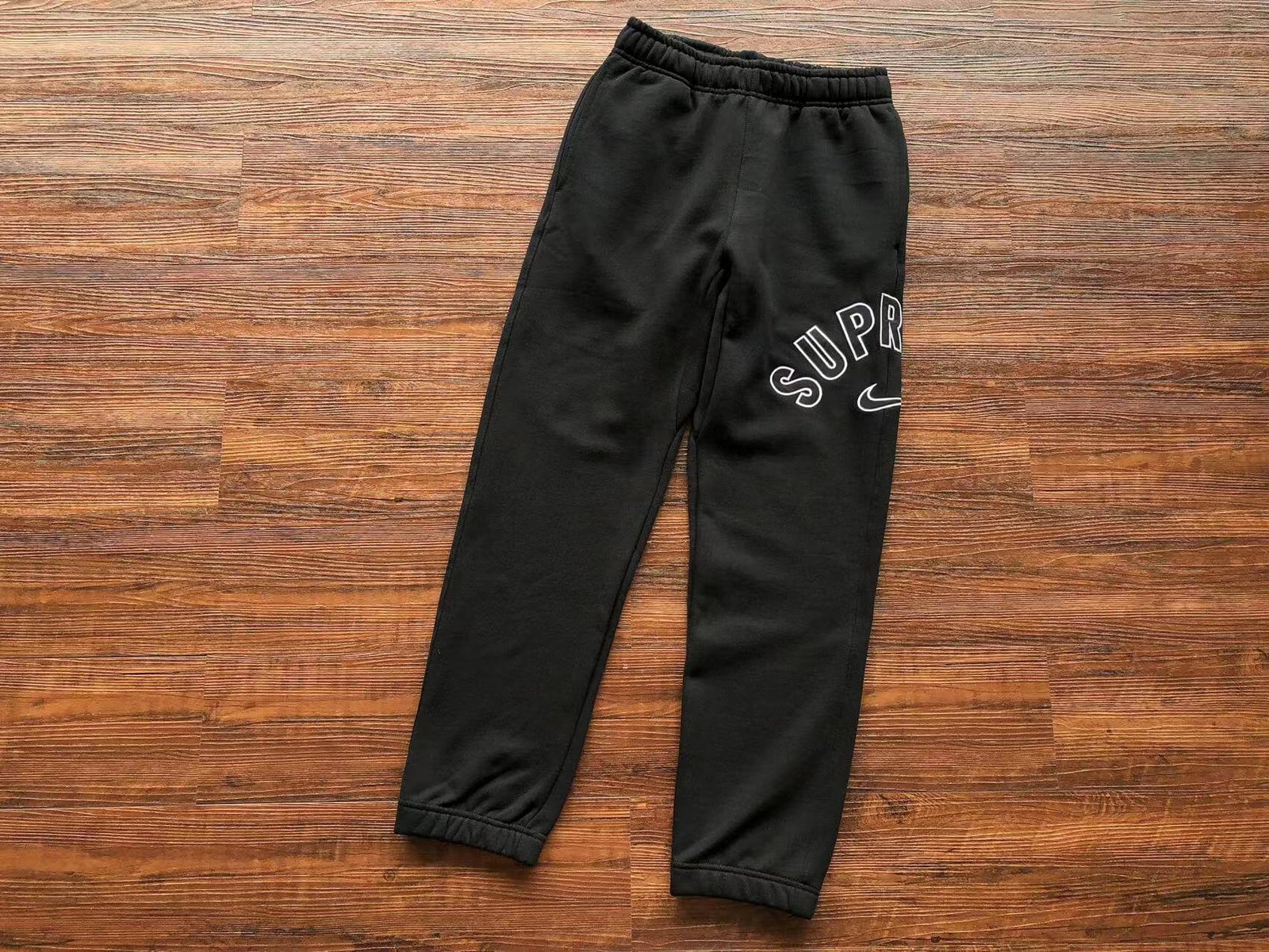 8e8f80f6 Calça Supreme Moletom Nike Preta/Cinza