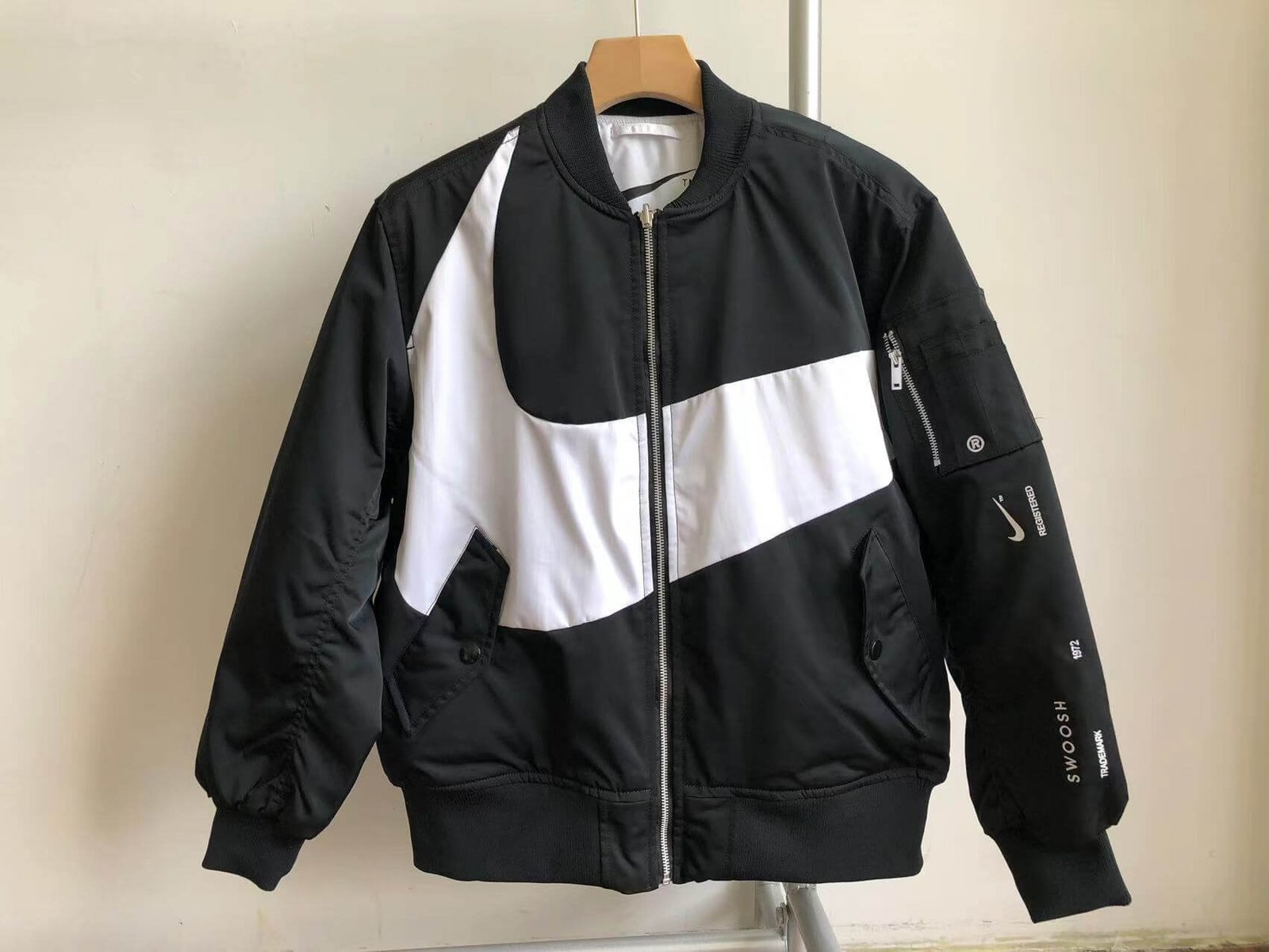 b335ba52 Jaqueta Nike Sportswer Swoosh Thermafit Bomber