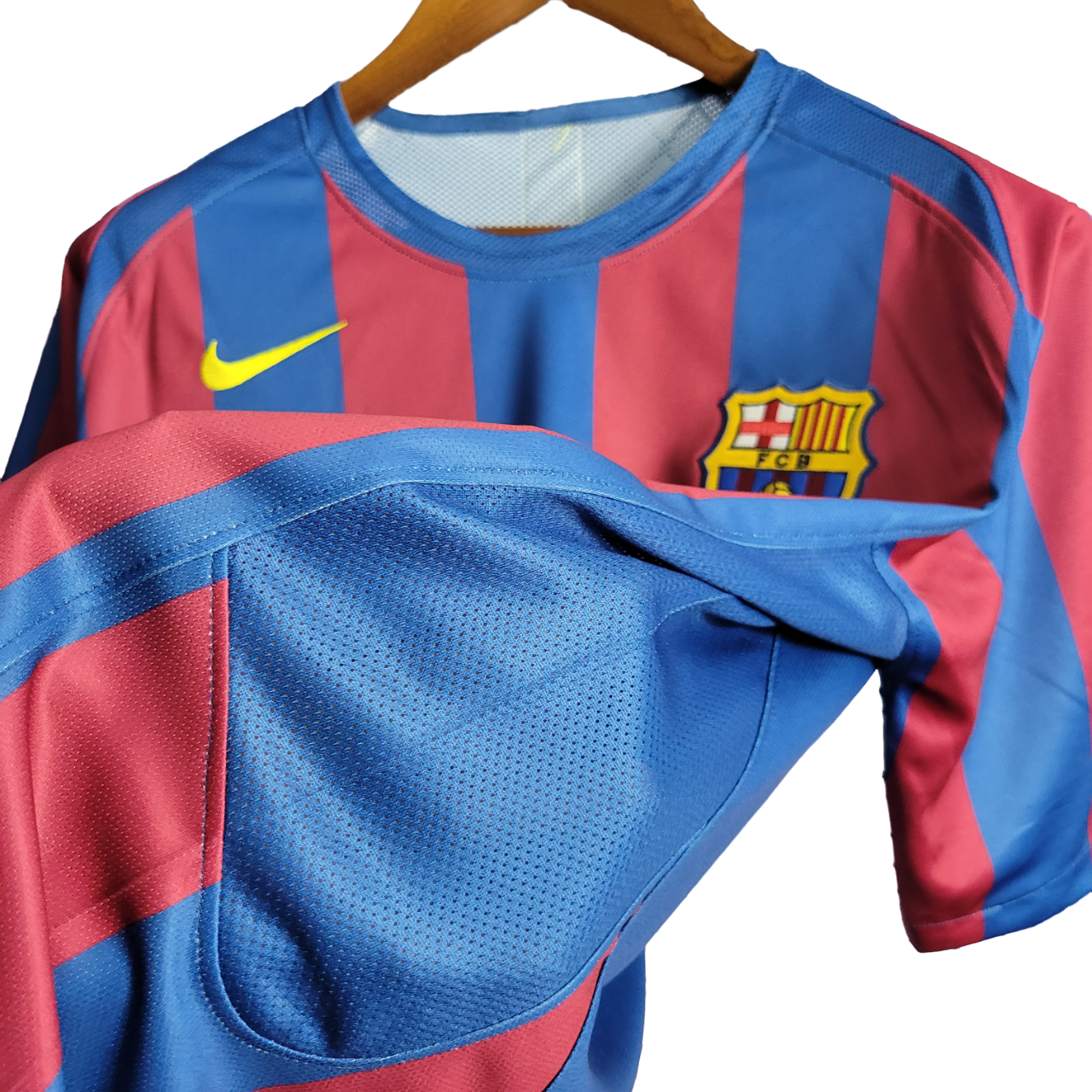 Camisa Barcelona Home 2006 Retrô Masculina Camisa Barcelona Home 2006 Retrô Masculina