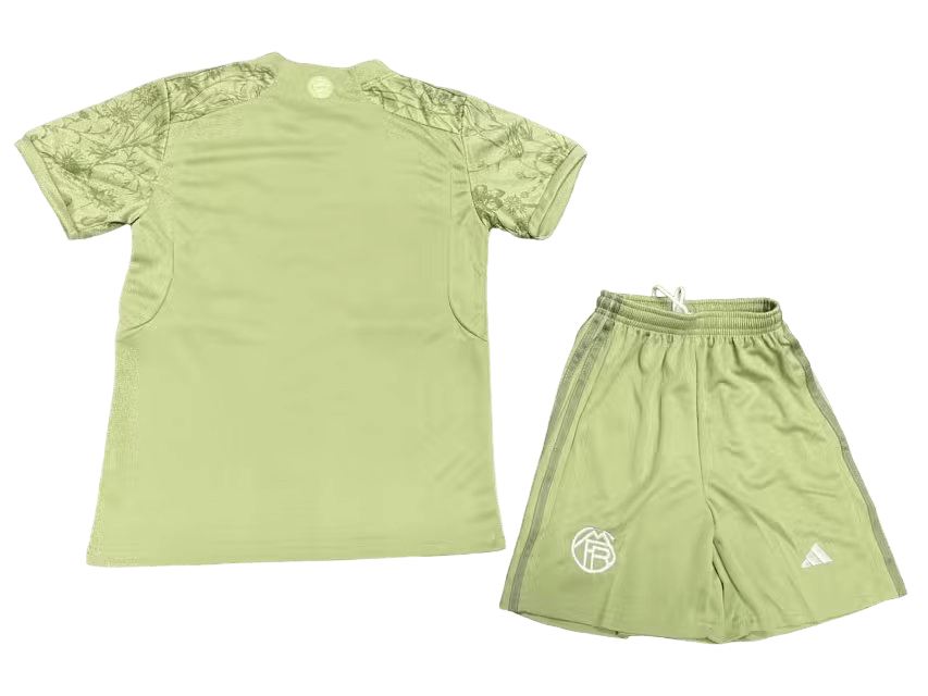 Kit Infantil Bayern OKTOBERFEST Verde 2023/24 Unissex Kit Infantil Bayern OKTOBERFEST Verde 2023/24 Unissex