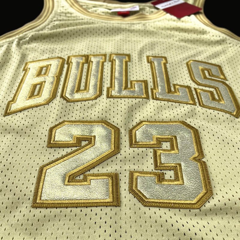 3dac0246 Camisa Regata Jordan #23 Dourada Especial Bulls