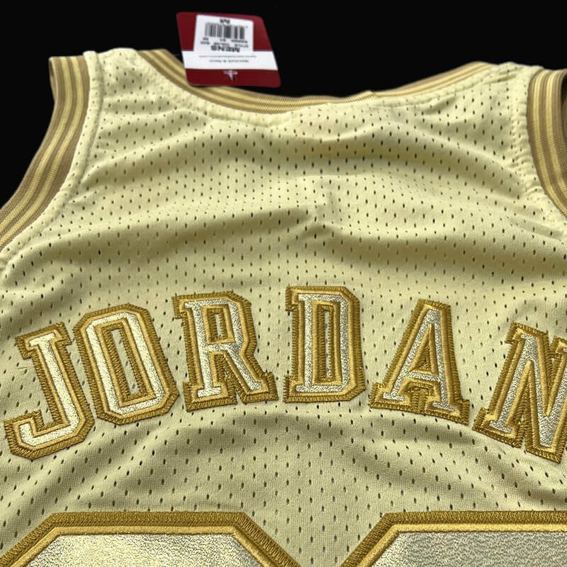 ffc474a5 Camisa Regata Jordan #23 Dourada Especial Bulls