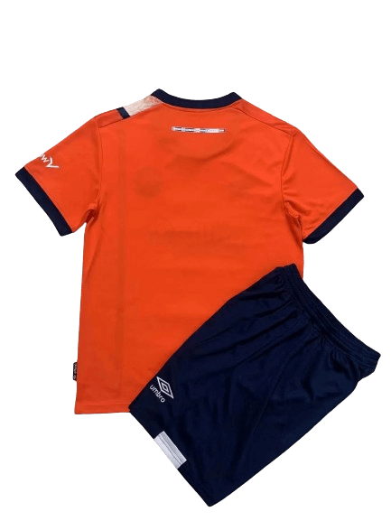 Kit Infantil Luton Town Laranja Away 2023/24 Unissex Kit Infantil Luton Town Laranja Away 2023/24 Unissex