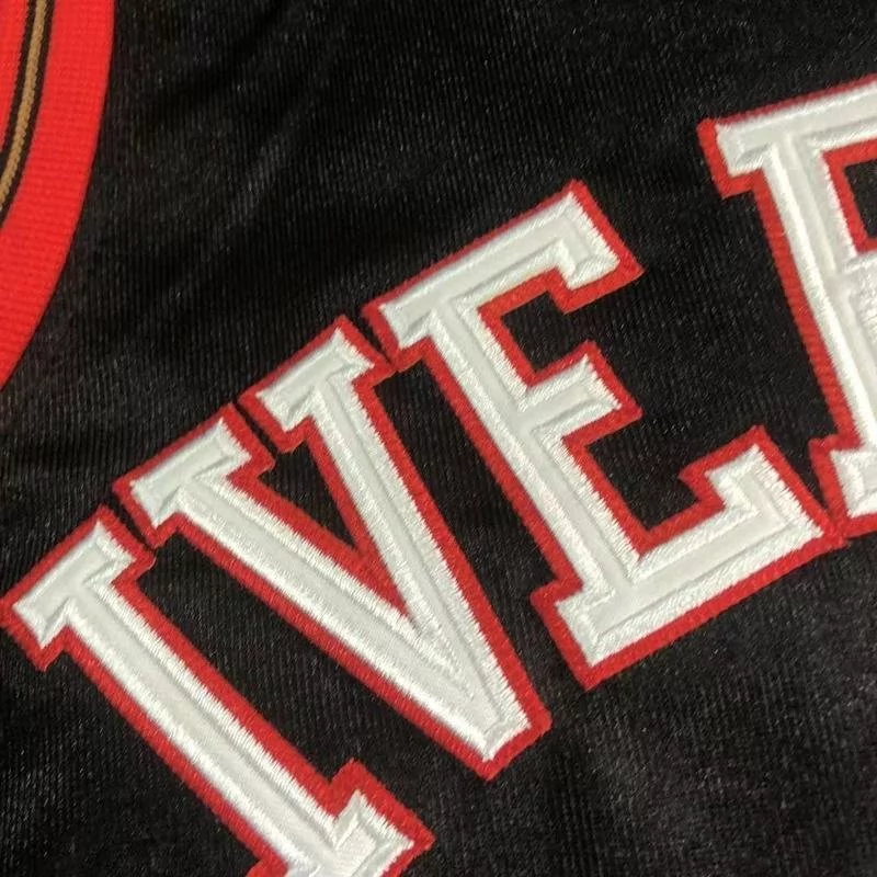 Regata NBA Mitchell & Ness Retrô Preta Philadelphia 76ers 2000/01 Iverson #3 Regata NBA Mitchell & Ness Retrô Preta Philadelphia 76ers 2000/01 Iverson #3
