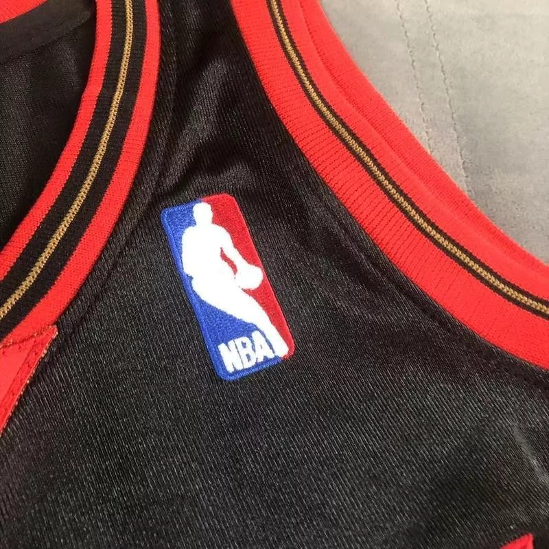 Regata NBA Mitchell & Ness Retrô Preta Philadelphia 76ers 2000/01 Iverson #3 Regata NBA Mitchell & Ness Retrô Preta Philadelphia 76ers 2000/01 Iverson #3