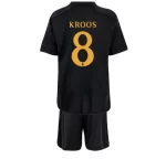 Kit Infantil Toni Kroos #8 Real Madrid III Preta 2023/24