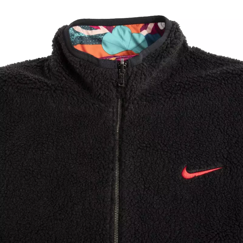 Casaco de Frio Nike Lã Reversível Preto/Bege Leap High Just do It Casaco de Frio Nike Lã Reversível Preto/Bege Leap High Just do It