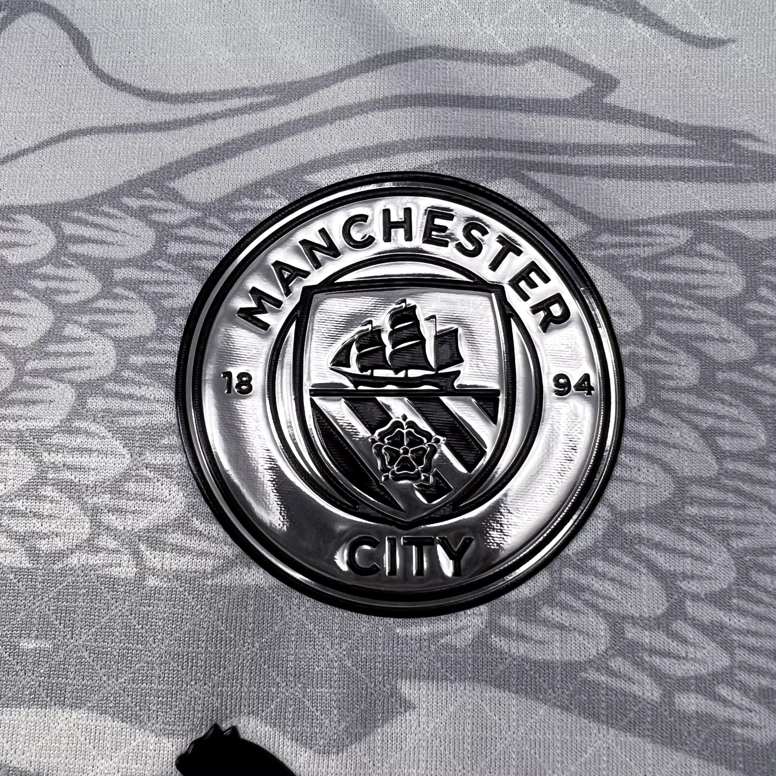 Camisa Manchester City Branca Dragão de Madeira 2024/25 Jogador Camisa Manchester City Branca Dragão de Madeira 2024/25 Jogador