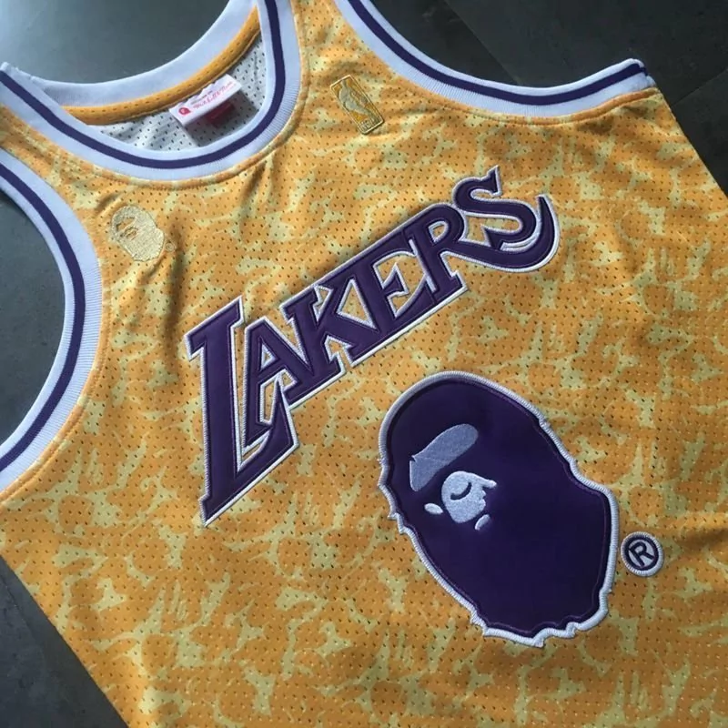 regata-a-bathing-ape-x-mitchell-ness-lakers-21-b9aa0c021df7a5356616220601432405-1024-1024 Regata A Bathing Ape x Mitchell & Ness - Lakers