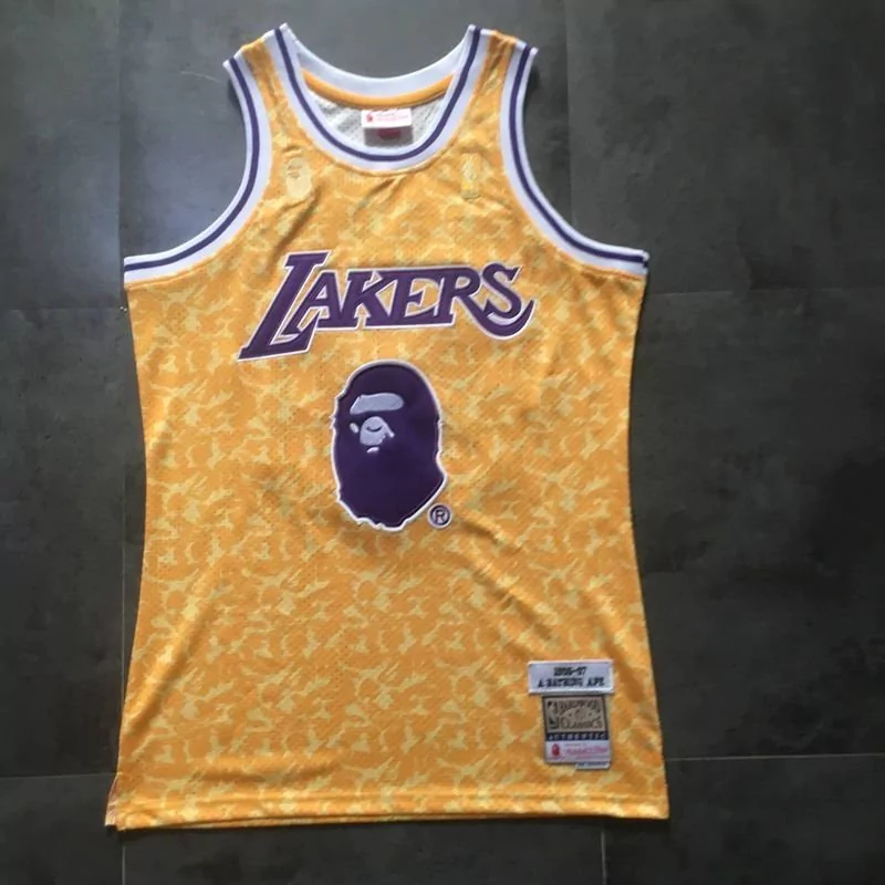 regata-a-bathing-ape-x-mitchell-ness-lakers-51-76c909bfd4843168e116220601351257-1024-1024 Regata A Bathing Ape x Mitchell & Ness - Lakers