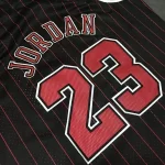 regata-nba-mitchell-ness-chicago-bulls-retro-19971998-bred-jordan-23-11-b878d28be6c0b17d8a15922586841697-1024-1024