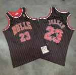 regata-nba-mitchell-ness-chicago-bulls-retro-19971998-bred-jordan-23-11-b878d28be6c0b17d8a15922586841697-1024-1024