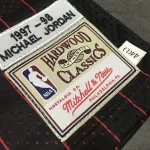 regata-nba-mitchell-ness-chicago-bulls-retro-19971998-bred-jordan-23-11-b878d28be6c0b17d8a15922586841697-1024-1024