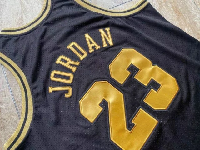 Regata Mitchell & Ness - Bulls 1997-98 Retro - Jordan #23 Preta Regata Mitchell & Ness - Bulls 1997-98 Retro - Jordan #23 Preta