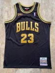 Regata Mitchell & Ness – Bulls 1997-98 Retro – Jordan #23 Preta