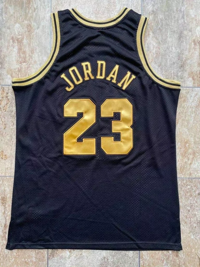 Regata Mitchell & Ness - Bulls 1997-98 Retro - Jordan #23 Preta Regata Mitchell & Ness - Bulls 1997-98 Retro - Jordan #23 Preta