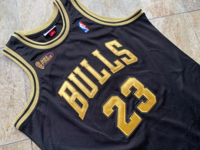 Regata Mitchell & Ness - Bulls 1997-98 Retro - Jordan #23 Preta Regata Mitchell & Ness - Bulls 1997-98 Retro - Jordan #23 Preta