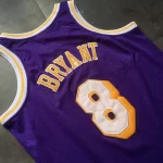 regata-nba-mitchell-ness-los-angeles-lakers-all-star-game-1998-retro-bryant-8-21-11513a67d8a5b4760a15937012577417-1024-1024