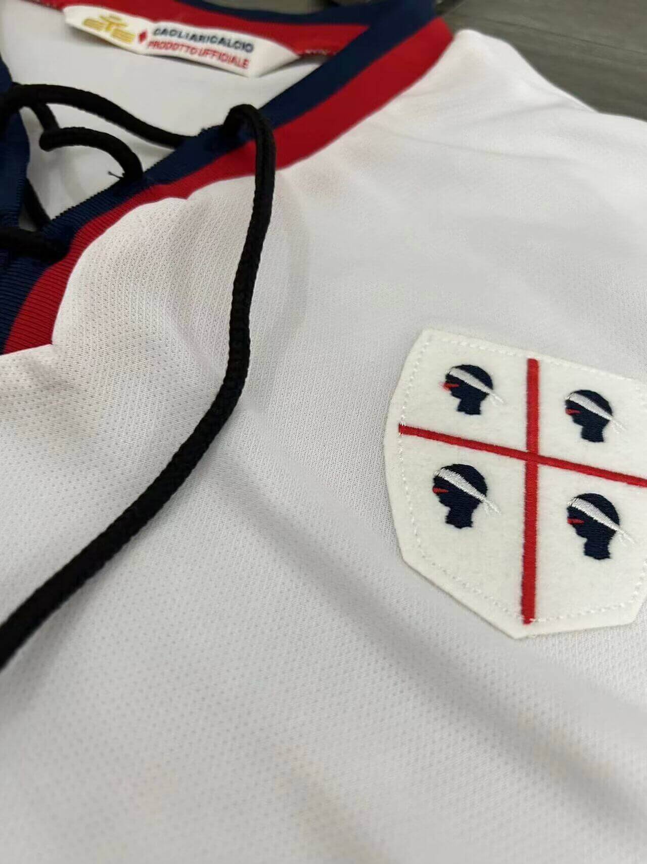 Camisa Cagliari Home Branca 1969/70 Champion Masculina Camisa Cagliari Home Branca 1969/70 Champion Masculina