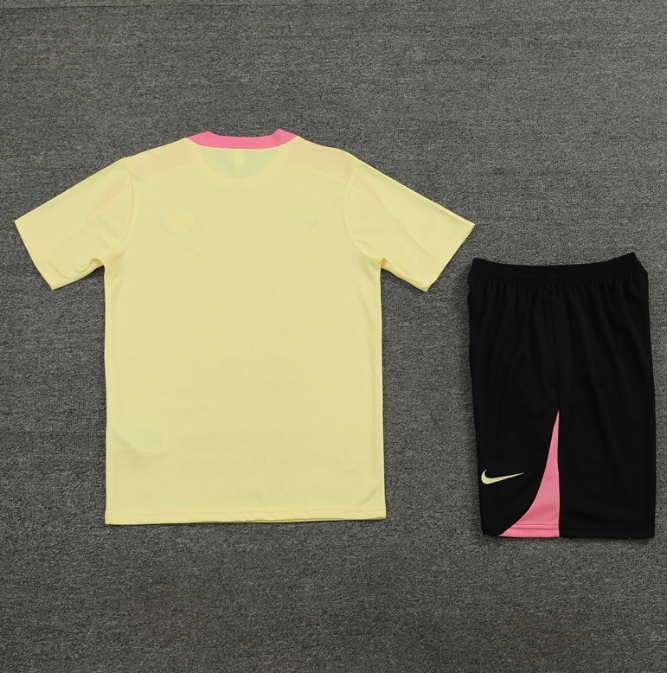Conjunto de Treino PSG Camisa Amarelo + Bermuda Preto 202/25 Conjunto de Treino PSG Camisa Amarelo + Bermuda Preto 202/25