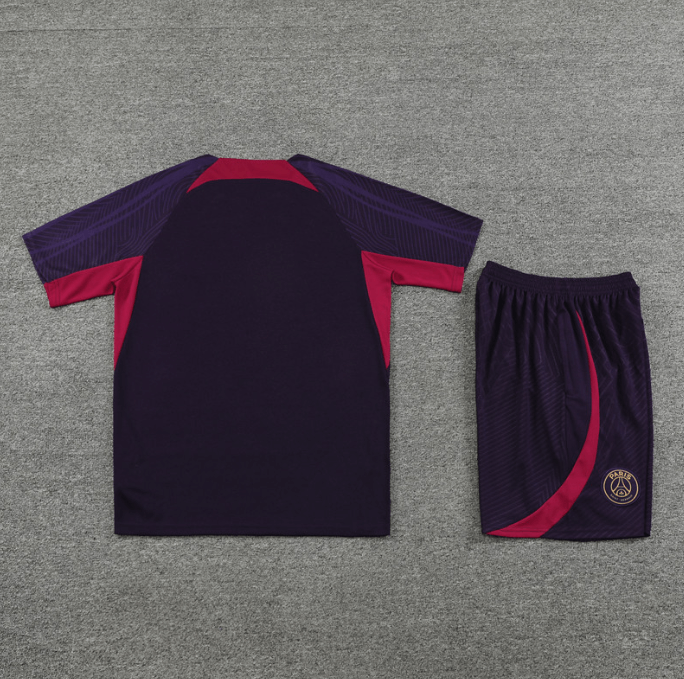 Conjunto de Treino PSG Camisa + Bermuda Roxo Escuro 2023/24 Conjunto de Treino PSG Camisa + Bermuda Roxo Escuro 2023/24
