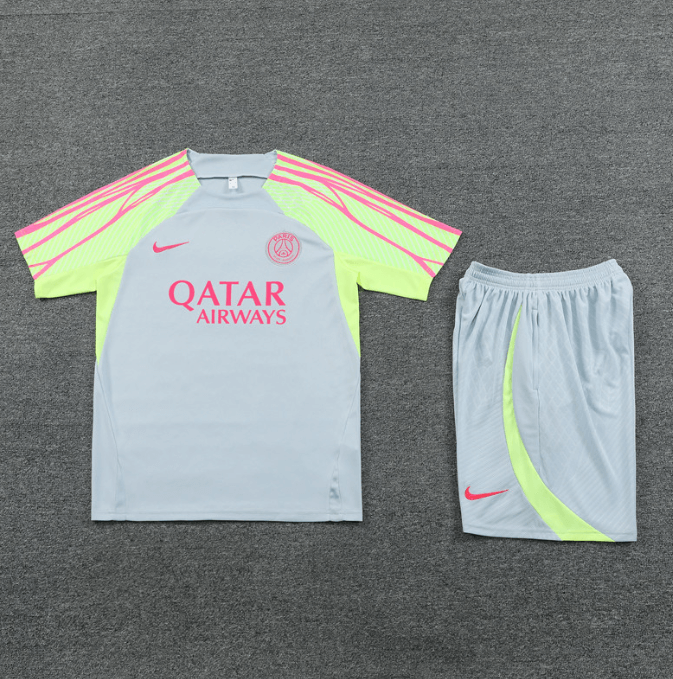 Conjunto de Treino PSG Camisa Cinza + Bermuda Cinza 2023/24 Conjunto de Treino PSG Camisa Cinza + Bermuda Cinza 2023/24