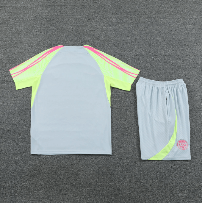 Conjunto de Treino PSG Camisa Cinza + Bermuda Cinza 2023/24 Conjunto de Treino PSG Camisa Cinza + Bermuda Cinza 2023/24