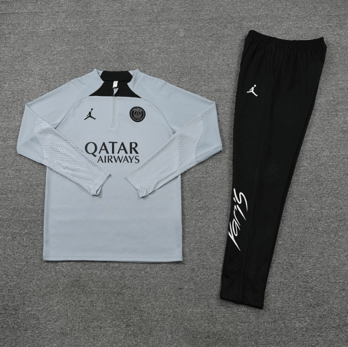 Conjunto de Treino PSG Jaqueta+Calça Cinza/Preta 2021/22 Conjunto de Treino PSG Jaqueta+Calça Cinza/Preta 2021/22