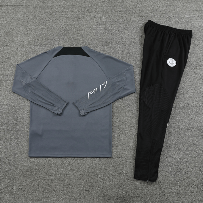 Conjunto de Treino PSG Jaqueta+Calça Cinza Escuro/Preta 2023/24 Conjunto de Treino PSG Jaqueta+Calça Cinza Escuro/Preta 2023/24