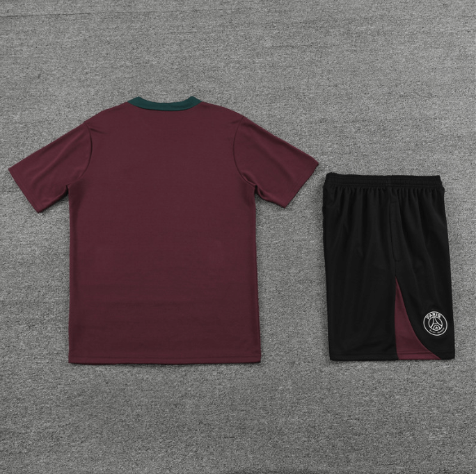 Conjunto de Treino PSG Camisa Vinho+ Bermuda Preto 2024/25 Conjunto de Treino PSG Camisa Vinho+ Bermuda Preto 2024/25
