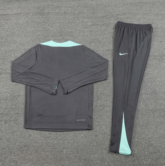 Conjunto de Treino PSG Jaqueta Cinza + Calça Cinza 2024/25 Conjunto de Treino PSG Jaqueta Cinza + Calça Cinza 2024/25