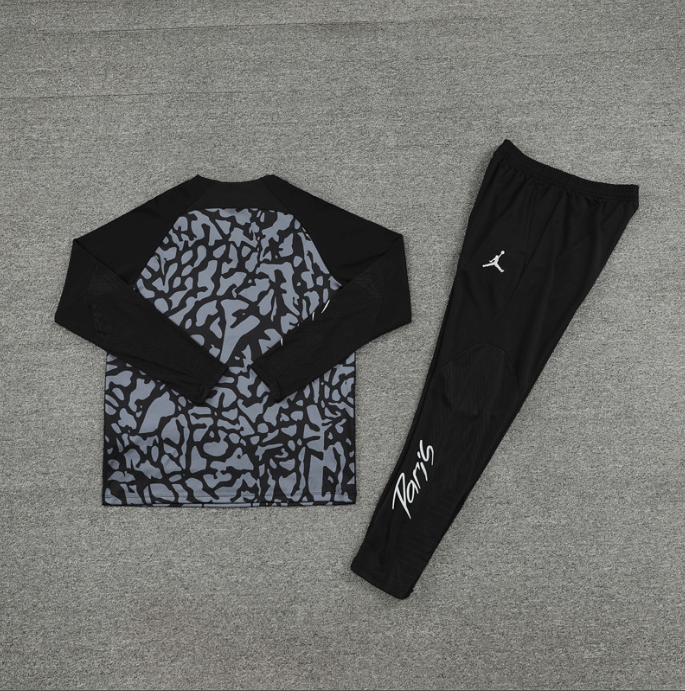 Conjunto de Treino PSG Jaqueta + Calça Cinza/Preta 2023/24 Conjunto de Treino PSG Jaqueta + Calça Cinza/Preta 2023/24