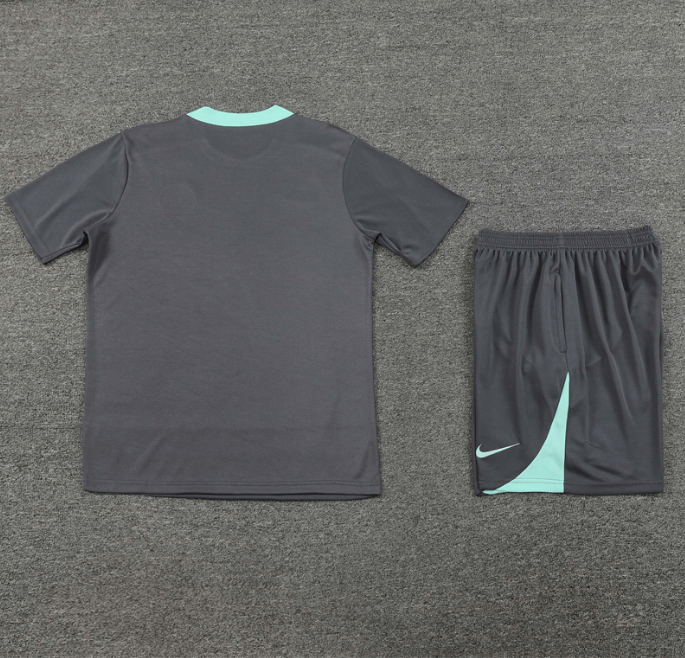 Conjunto de Treino PSG Camisa + Bermuda Cinza/Azul 2024/25 Conjunto de Treino PSG Camisa + Bermuda Cinza/Azul 2024/25