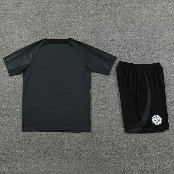 Conjunto de Treino PSG Camisa + Bermuda Cinza Chumbo 2023/24 Conjunto de Treino PSG Camisa + Bermuda Cinza Chumbo 2023/24
