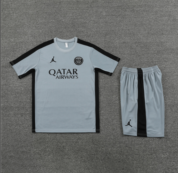 Conjunto de Treino PSG Camisa + Bermuda Cinza 2023/24 Conjunto de Treino PSG Camisa + Bermuda Cinza 2023/24
