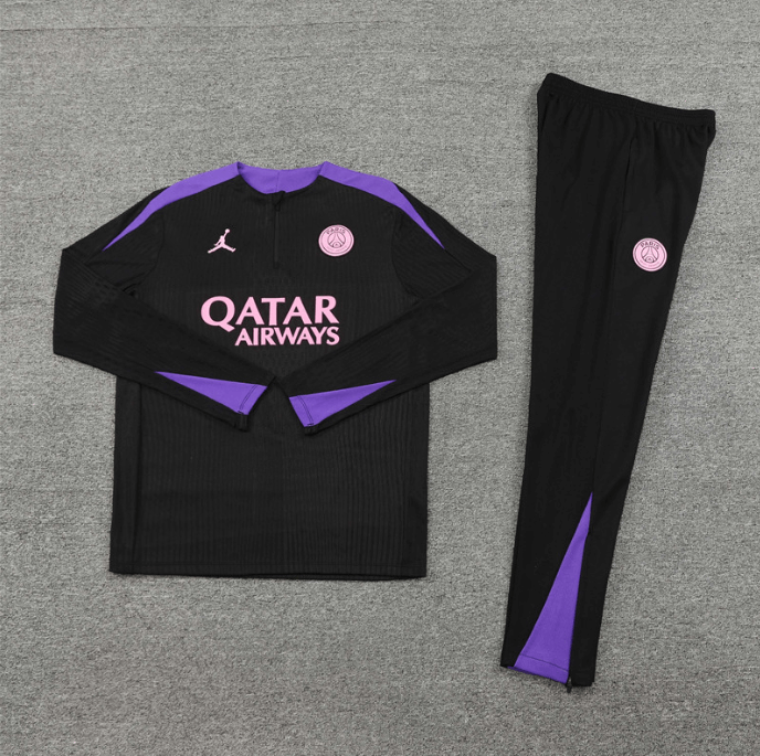 Conjunto de Treino PSG Jaqueta + Calça Preta/Roxo 2024/25 Conjunto de Treino PSG Jaqueta + Calça Preta/Roxo 2024/25